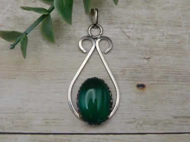 AVENTURINE PENDANT ROCK STONE LAPIDARY SPECIMEN