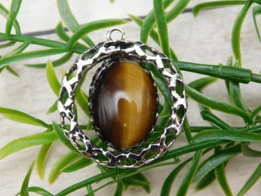 TIGERS EYE PENDANT ROCK STONE LAPIDARY SPECIMEN