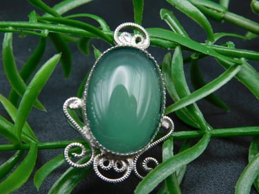 AVENTURINE PENDANT ROCK STONE LAPIDARY SPECIMEN