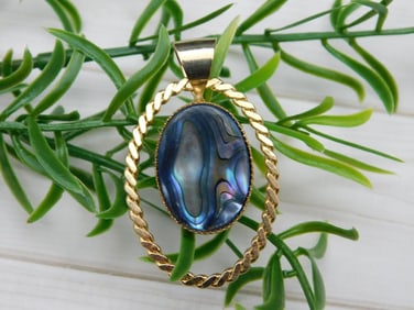 ABALONE STONE PENDANT ROCK STONE LAPIDARY SPECIMEN