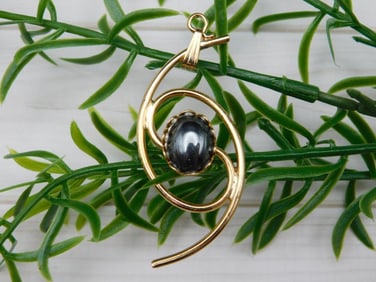 HEMATITE PENDANT ROCK STONE LAPIDARY SPECIMEN