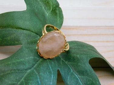 ROSE QUARTZ RING ROCK STONE LAPIDARY SPECIMEN