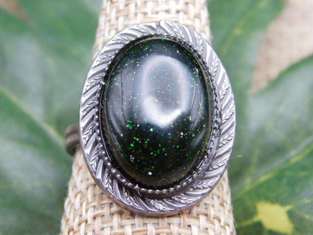 STONE RING ROCK STONE LAPIDARY SPECIMEN: STONE RING ROCK STONE LAPIDARY SPECIMEN