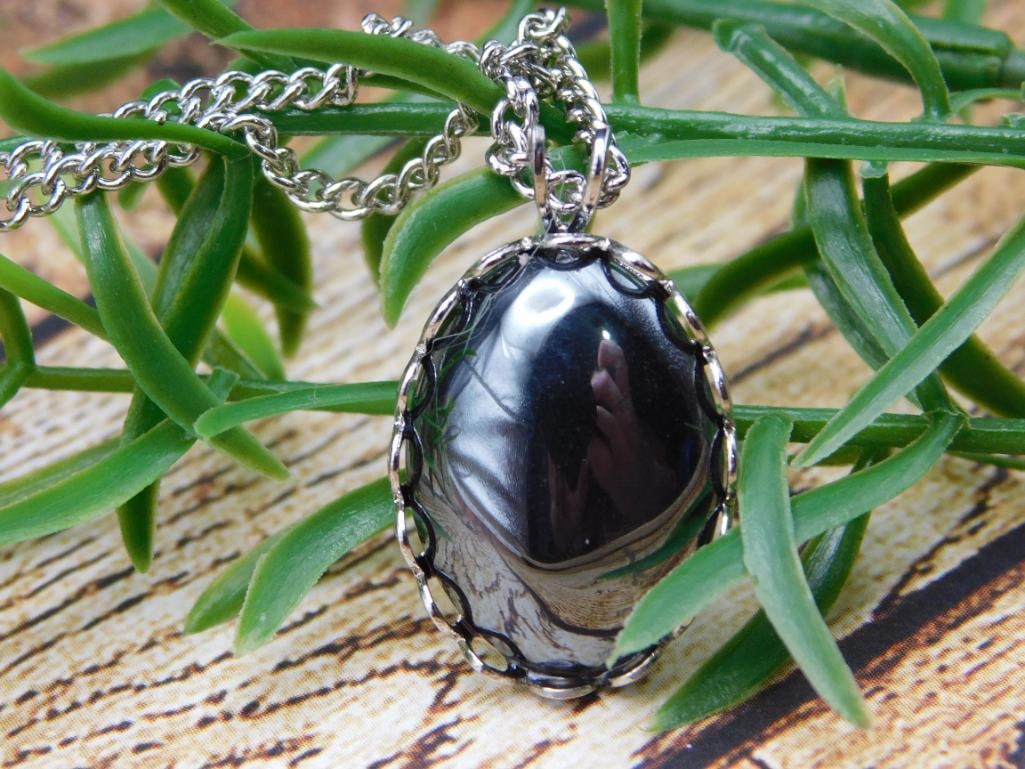 GENUINE STONE PENDANT ON CHAIN NECKLACE ROCK STONE LAPIDARY SPECIMEN: GENUINE STONE PENDANT ON CHAIN NECKLACE ROCK STONE LAPIDARY SPECIMEN