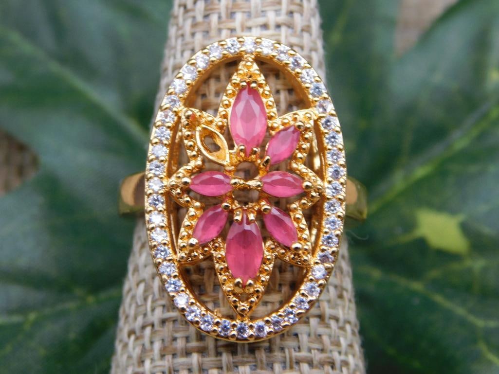 STONE RING ROCK STONE LAPIDARY SPECIMEN: STONE RING ROCK STONE LAPIDARY SPECIMEN