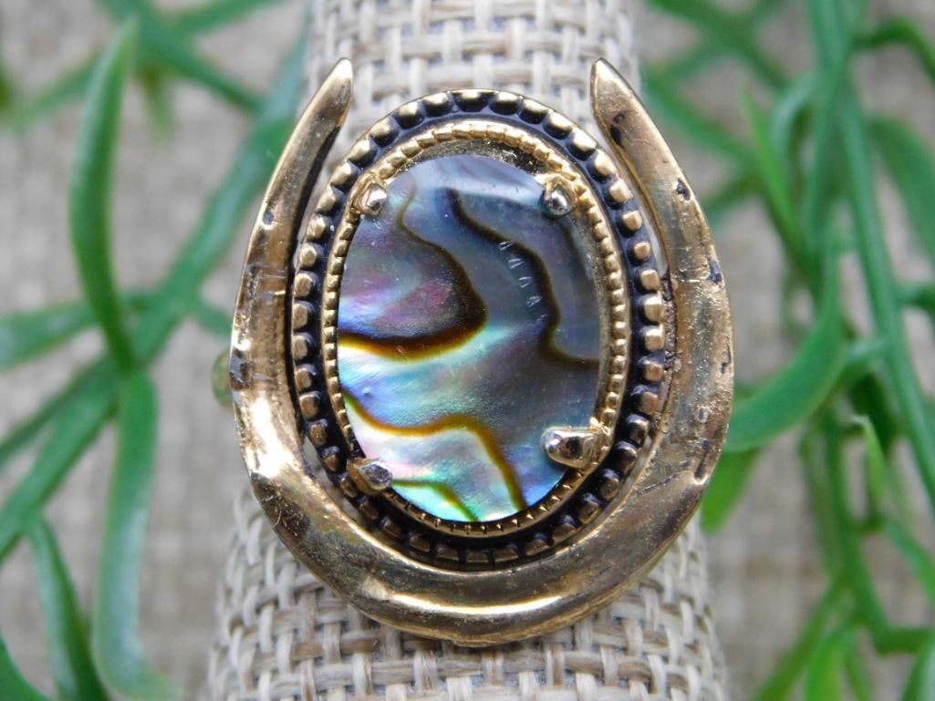 RING ROCK STONE LAPIDARY SPECIMEN: RING ROCK STONE LAPIDARY SPECIMEN