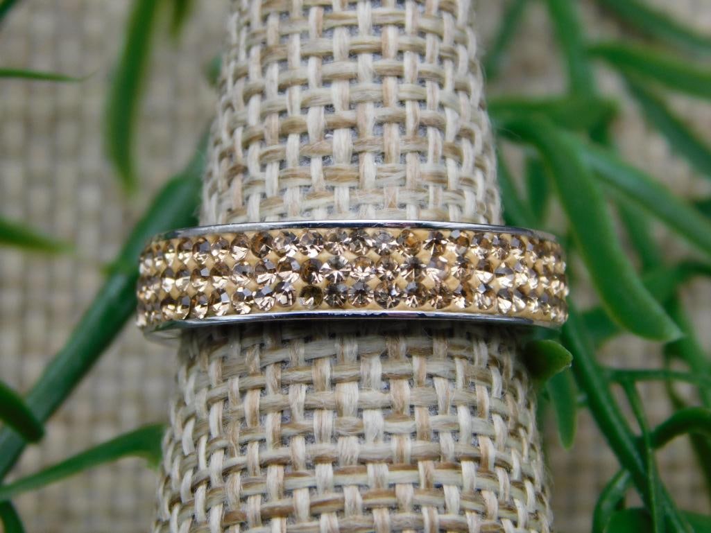 RING ROCK STONE LAPIDARY SPECIMEN: RING ROCK STONE LAPIDARY SPECIMEN