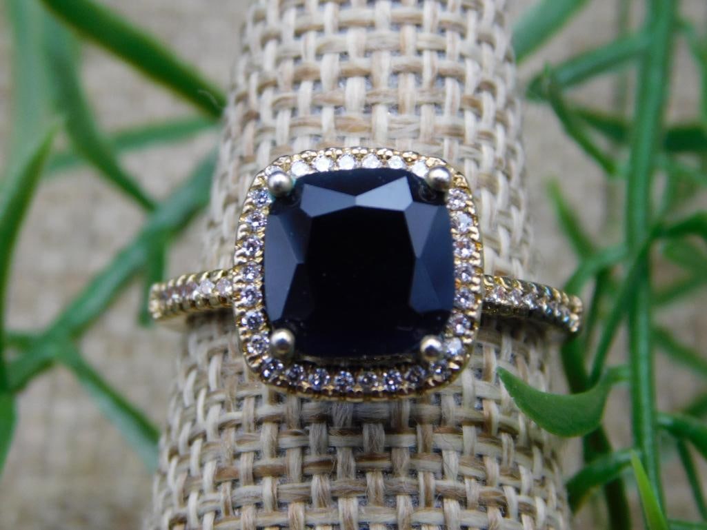 RING ROCK STONE LAPIDARY SPECIMEN: RING ROCK STONE LAPIDARY SPECIMEN