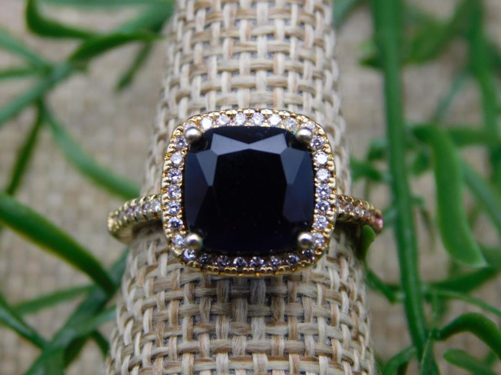 RING ROCK STONE LAPIDARY SPECIMEN: RING ROCK STONE LAPIDARY SPECIMEN