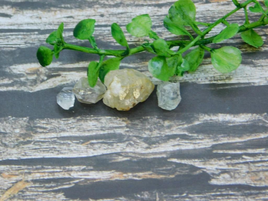 HERKIMER DIAMOND ROCK STONE LAPIDARY SPECIMEN: HERKIMER DIAMOND ROCK STONE LAPIDARY SPECIMEN