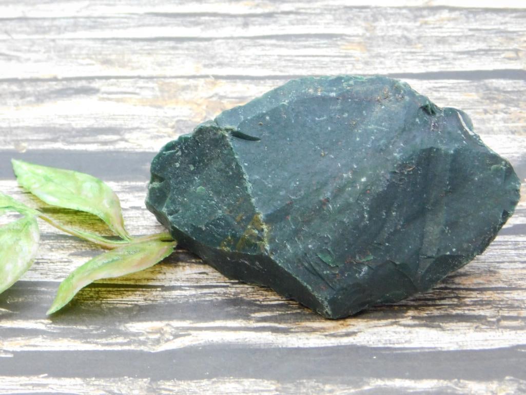 BLOODSTONE ROCK STONE LAPIDARY SPECIMEN: BLOODSTONE ROCK STONE LAPIDARY SPECIMEN