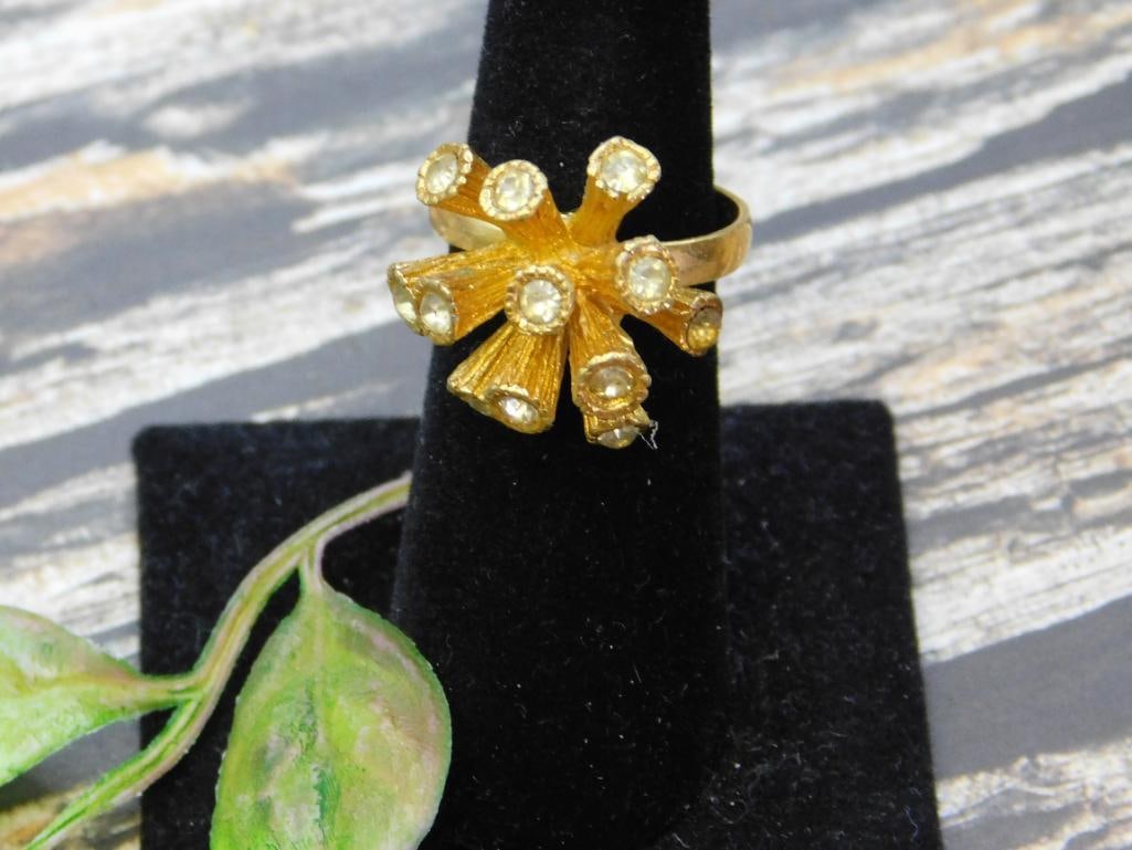 RING ROCK STONE LAPIDARY SPECIMEN: RING ROCK STONE LAPIDARY SPECIMEN