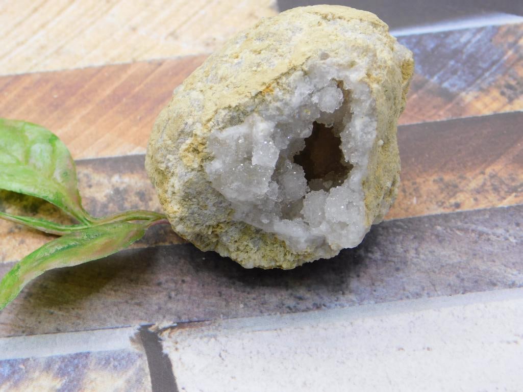 GEODE ROCK STONE LAPIDARY SPECIMEN: GEODE ROCK STONE LAPIDARY SPECIMEN