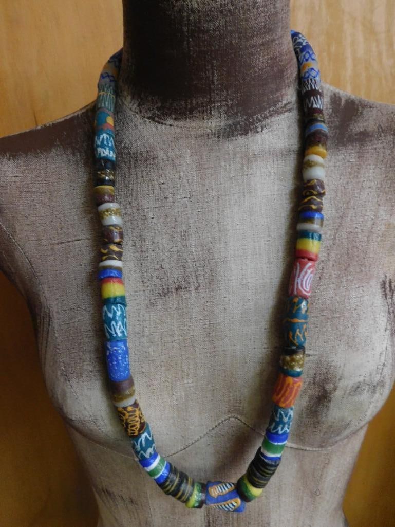 HAND PAINTED MULTICOLORED AFRICAN TRADE BEAD NECKLACE (1 of 3)