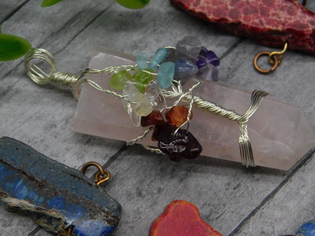 MIXED PENDANT LOT ROCK STONE LAPIDARY SPECIMEN: MIXED PENDANT LOT ROCK STONE LAPIDARY SPECIMEN