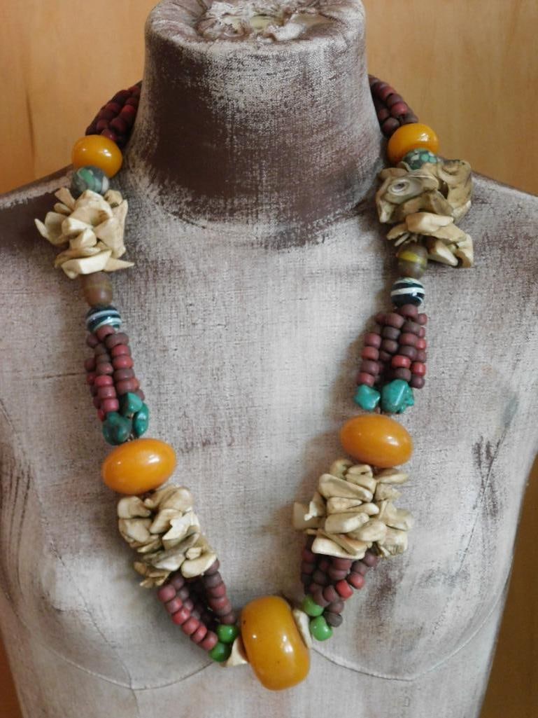 AFRICAN TRADE BEADS ROCK STONE LAPIDARY SPECIMEN: AFRICAN TRADE BEADS ROCK STONE LAPIDARY SPECIMEN