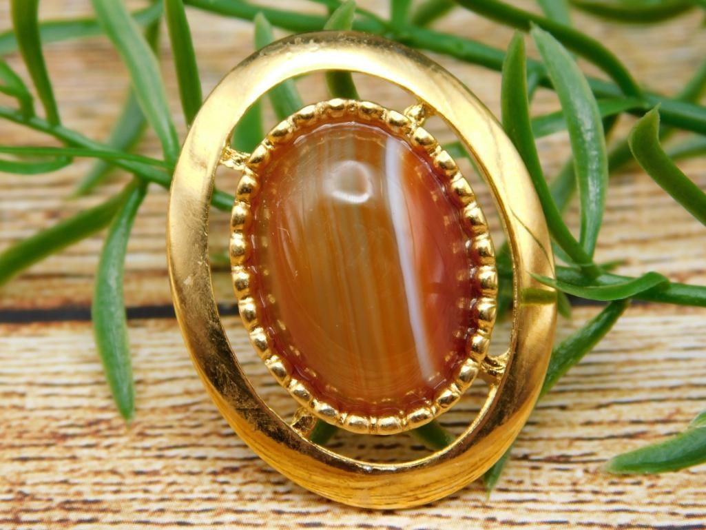 BANDED CARNELIAN PENDANT ROCK STONE LAPIDARY SPECIMEN: BANDED CARNELIAN PENDANT ROCK STONE LAPIDARY SPECIMEN