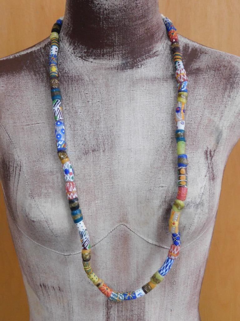 AFRICAN TRADE BEAD NECKLACE ROCK STONE LAPIDARY SPECIMEN: AFRICAN TRADE BEAD NECKLACE ROCK STONE LAPIDARY SPECIMEN