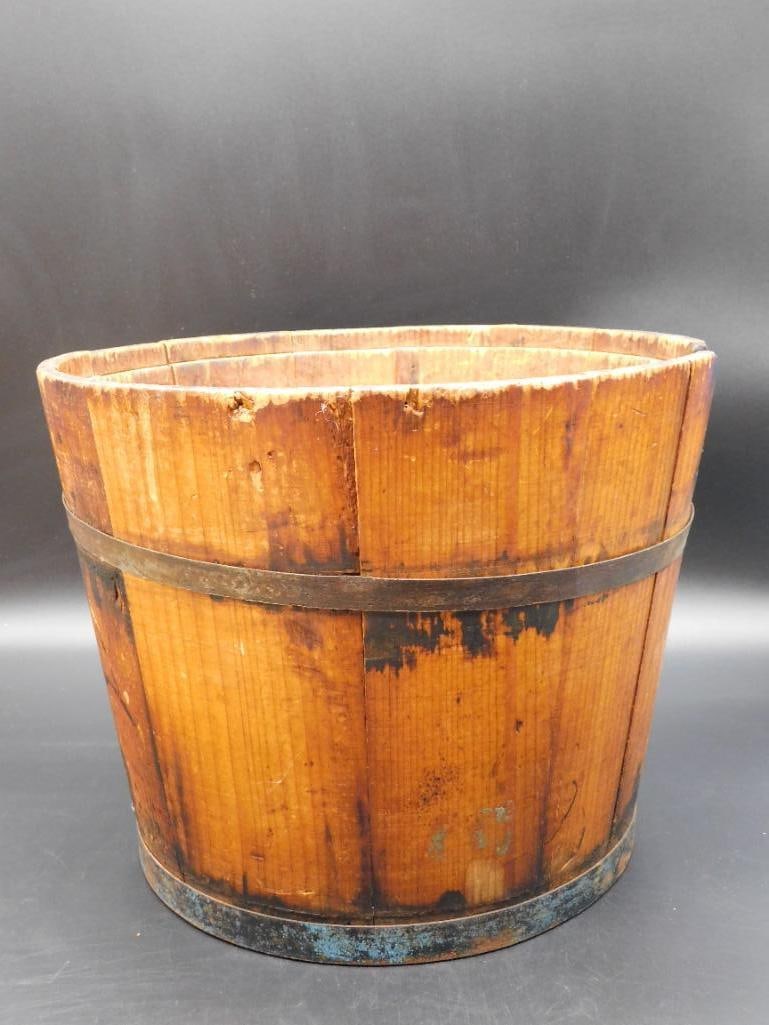 ANTIQUE WOODEN BUCKET (1 of 2)