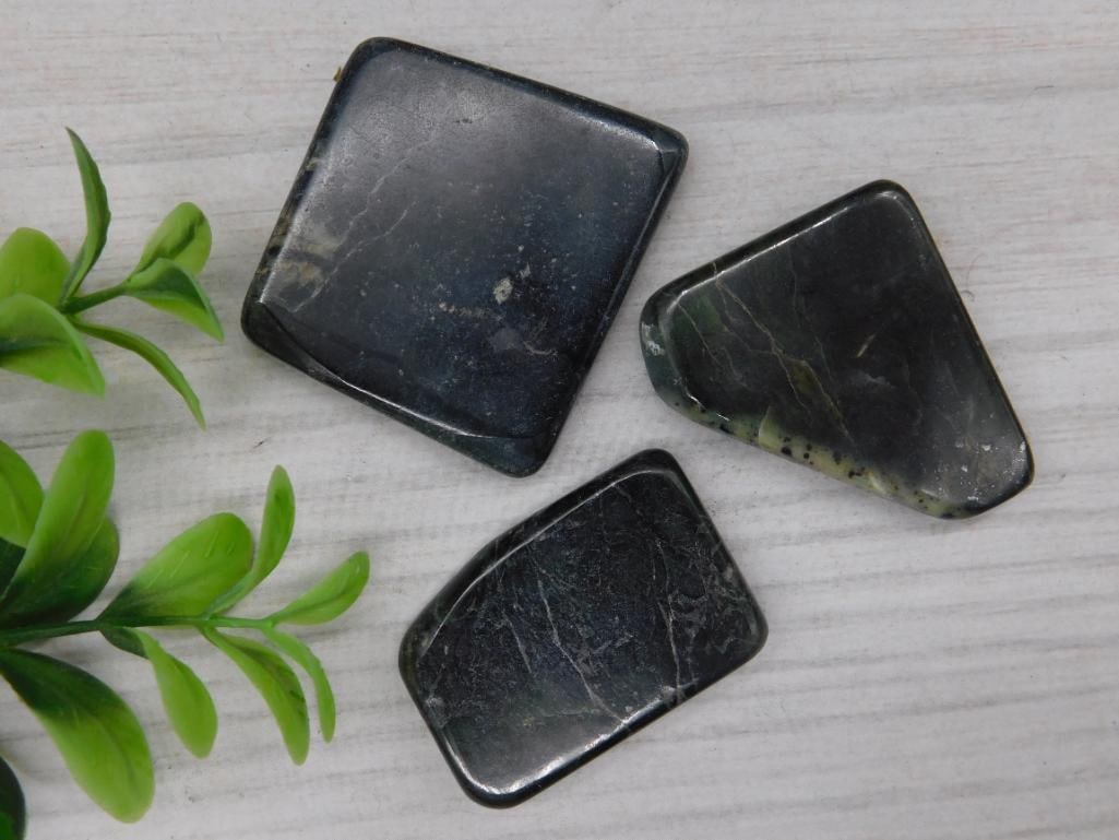 NEPHRITE JADE ROCK STONE LAPIDARY SPECIMEN: NEPHRITE JADE ROCK STONE LAPIDARY SPECIMEN