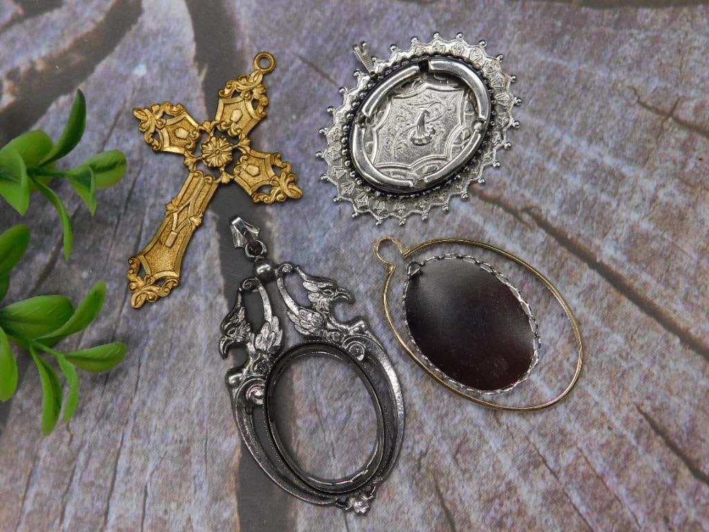Lot Of Metal Pendant Frames (1 of 2)