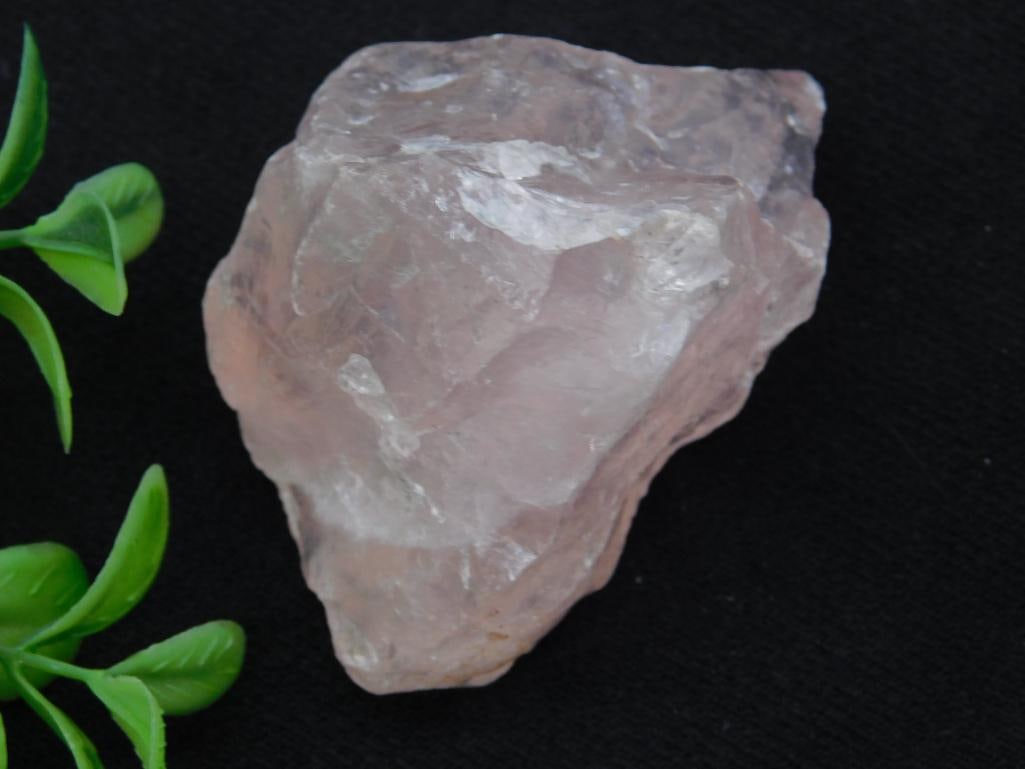 Rose Quartz Gemstone Specimen: Rose Quartz Gemstone Specimen