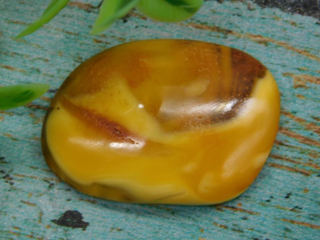 Polished Amber Gemstone Weighing 2 Grams (1 of 2)