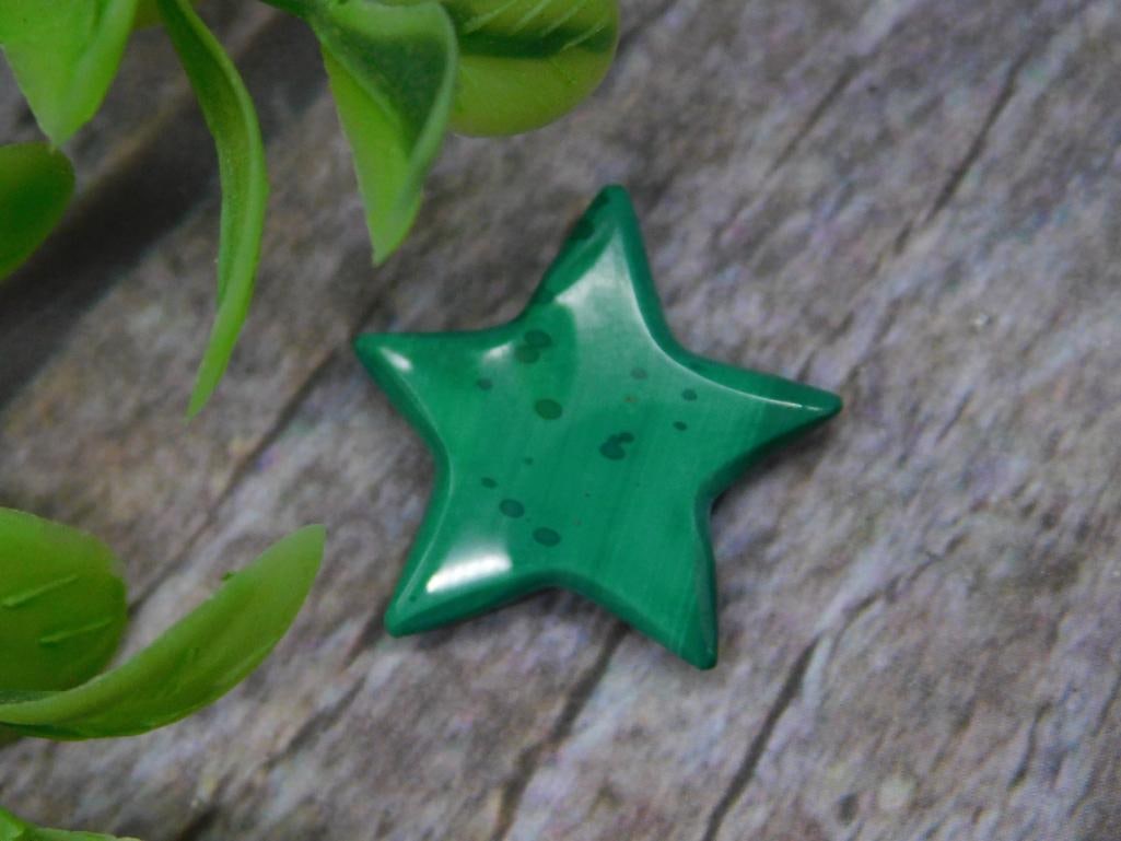 MALACHITE STAR ROCK STONE LAPIDARY SPECIMEN: MALACHITE STAR ROCK STONE LAPIDARY SPECIMEN