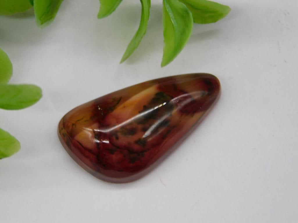 ROCK STONE LAPIDARY SPECIMEN: ROCK STONE LAPIDARY SPECIMEN