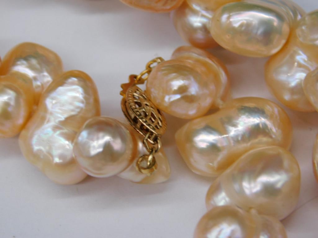 PEARL BEADED NECKLACE ROCK STONE LAPIDARY SPECIMEN: PEARL BEADED NECKLACE ROCK STONE LAPIDARY SPECIMEN