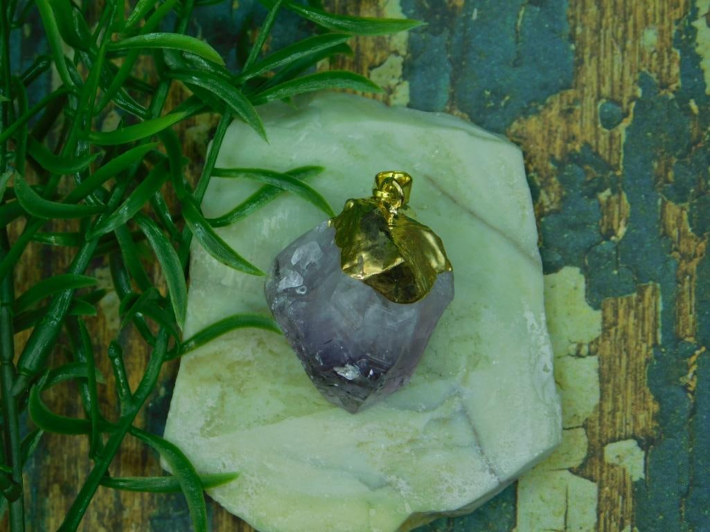 AMETHYST CRYSTAL PENDANT ROCK STONE LAPIDARY SPECIMEN: AMETHYST CRYSTAL PENDANT ROCK STONE LAPIDARY SPECIMEN