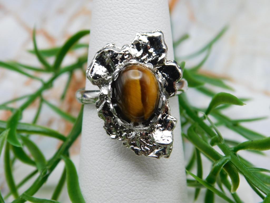 TIGERS EYE RING ROCK STONE LAPIDARY SPECIMEN (1 of 2)
