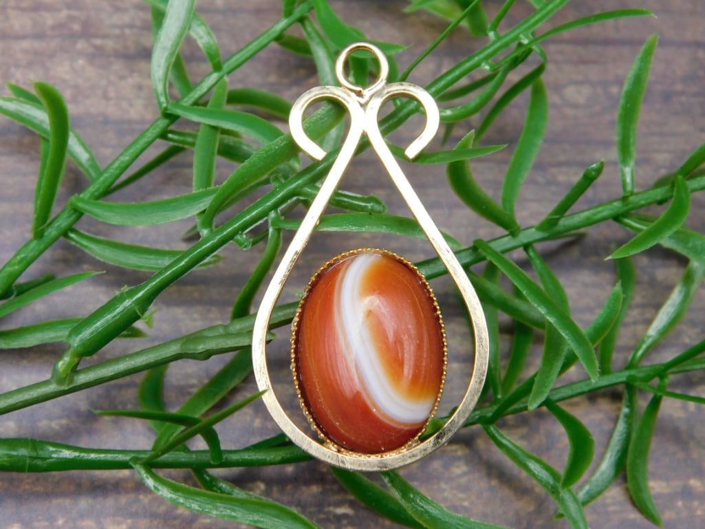 BANDED AGATE PENDANT ROCK STONE LAPIDARY SPECIMEN (1 of 2)