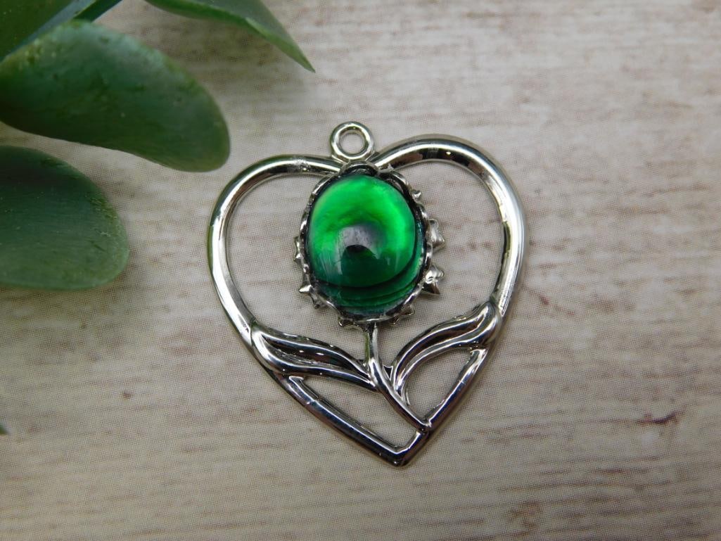 ABALONE STONE HEART PENDANT ROCK STONE LAPIDARY SPECIMEN (1 of 2)