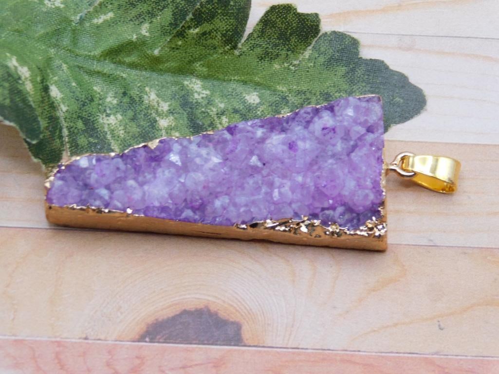 DRUZY QUARTZ PENDANT ROCK STONE LAPIDARY SPECIMEN: DRUZY QUARTZ PENDANT ROCK STONE LAPIDARY SPECIMEN