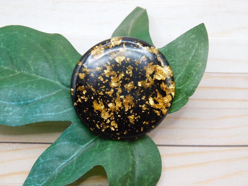 GOLD FLECKED CABOCHON ROCK STONE LAPIDARY SPECIMEN: GOLD FLECKED CABOCHON ROCK STONE LAPIDARY SPECIMEN