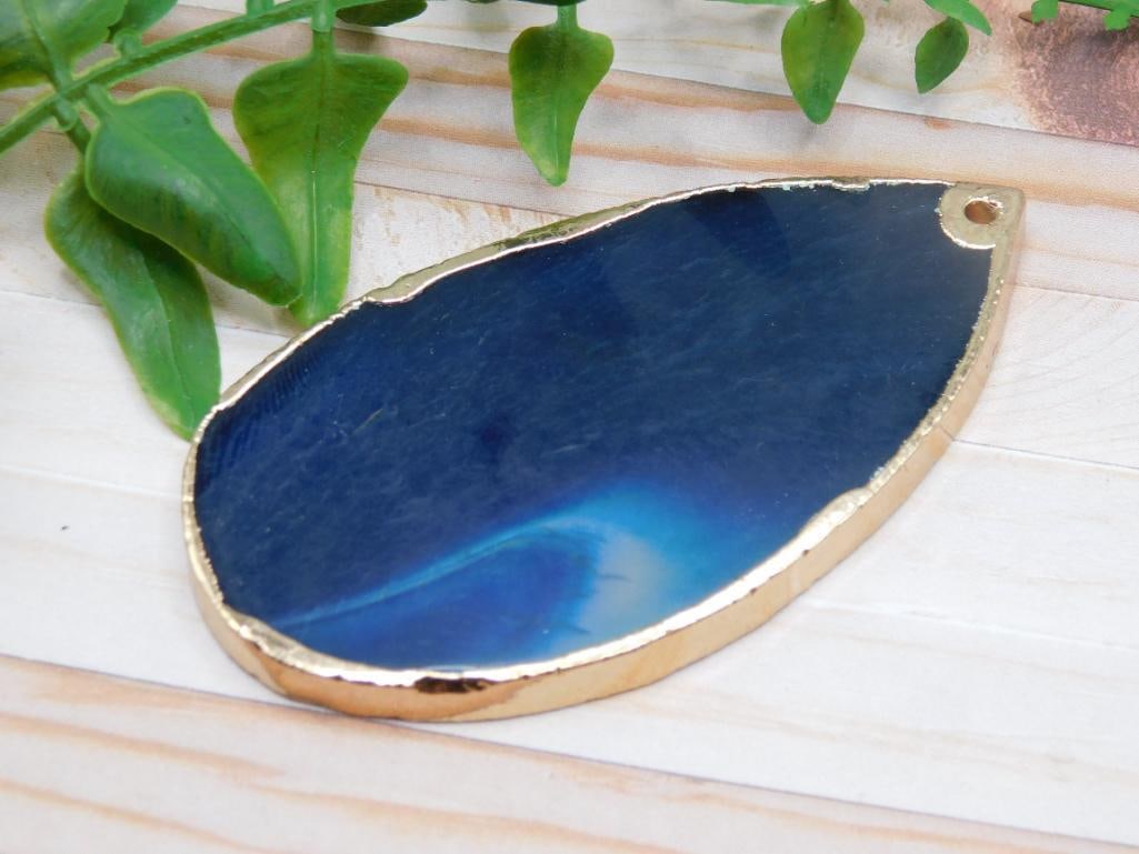AGATE SLICE PENDANT ROCK STONE LAPIDARY SPECIMEN: AGATE SLICE PENDANT ROCK STONE LAPIDARY SPECIMEN