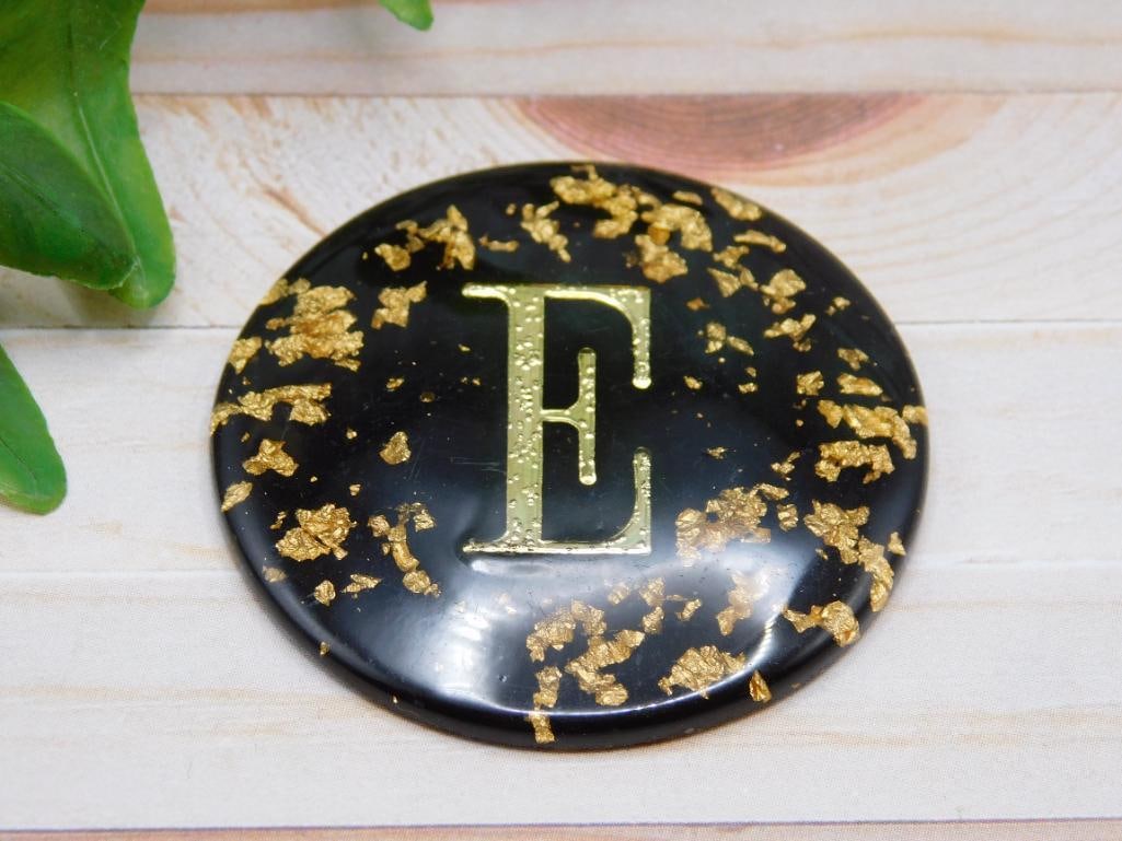 GOLD FLECKED E CABOCHON ROCK STONE LAPIDARY SPECIMEN: GOLD FLECKED E CABOCHON ROCK STONE LAPIDARY SPECIMEN