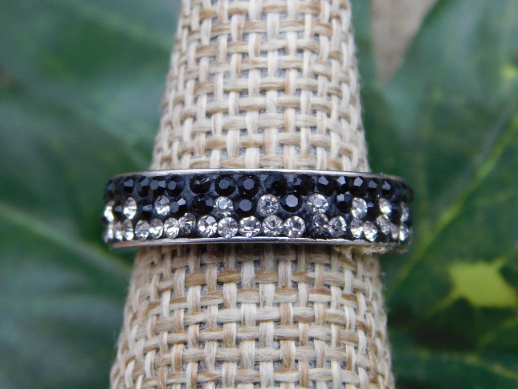 STONE RING ROCK STONE LAPIDARY SPECIMEN (1 of 2)