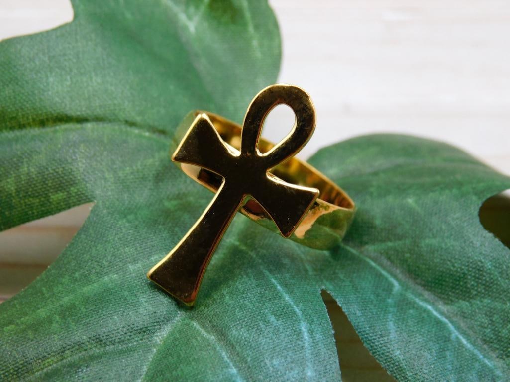 ANKH RING ROCK STONE LAPIDARY SPECIMEN: ANKH RING ROCK STONE LAPIDARY SPECIMEN