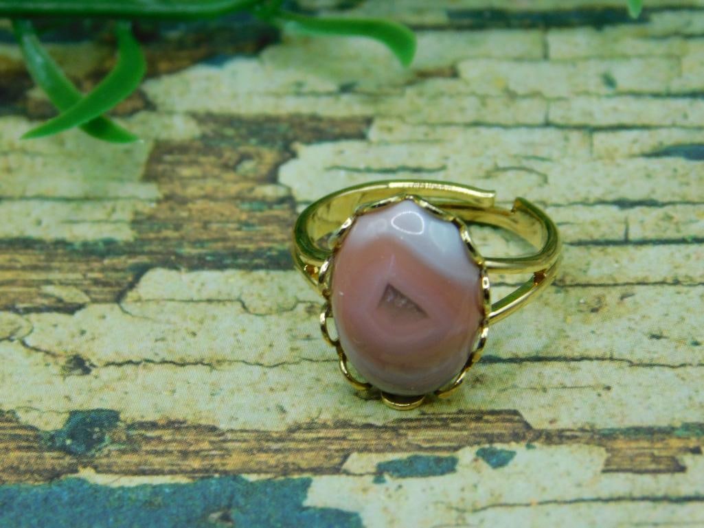 GEODE SLICE RING ROCK STONE LAPIDARY SPECIMEN: GEODE SLICE RING ROCK STONE LAPIDARY SPECIMEN