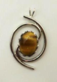 TIGERS EYE PENDANT ROCK STONE LAPIDARY SPECIMEN (1 of 2)