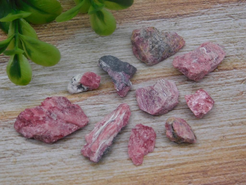 GEM RHODONITE ROCK STONE LAPIDARY SPECIMEN: GEM RHODONITE ROCK STONE LAPIDARY SPECIMEN