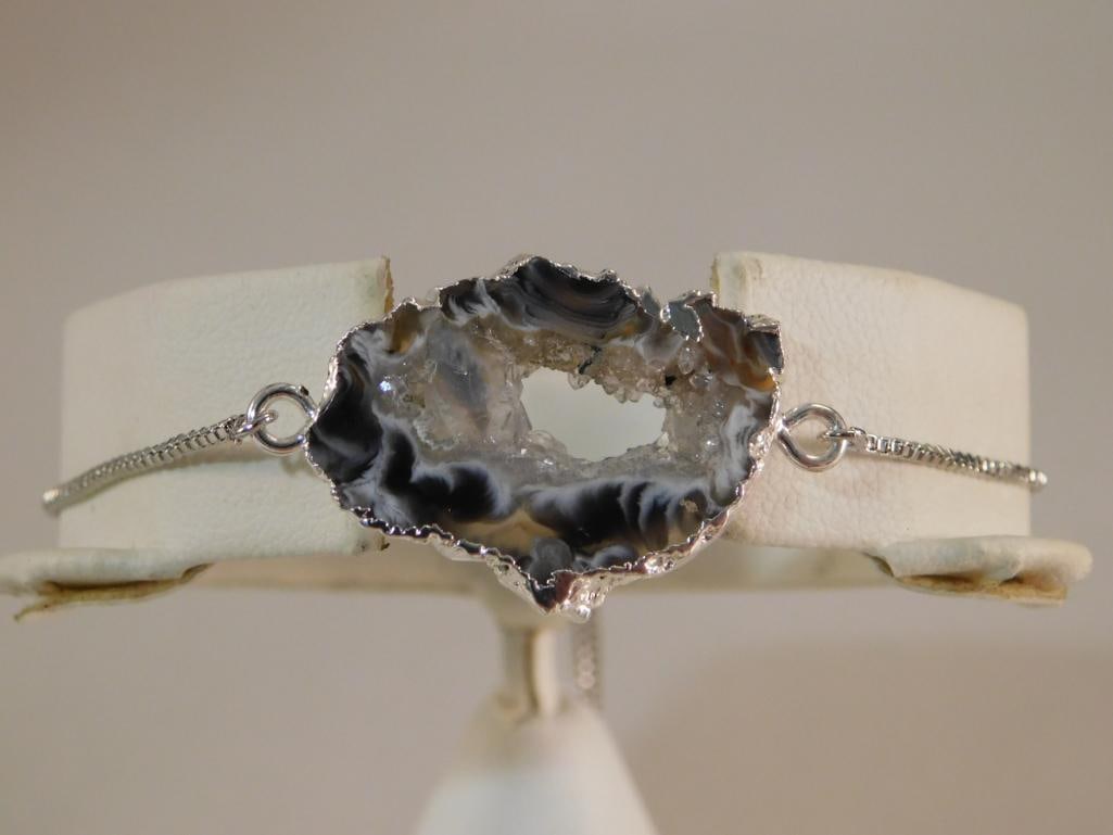 GEODE SLICE PENDANT ADJUSTABLE BRACELET (1 of 2)
