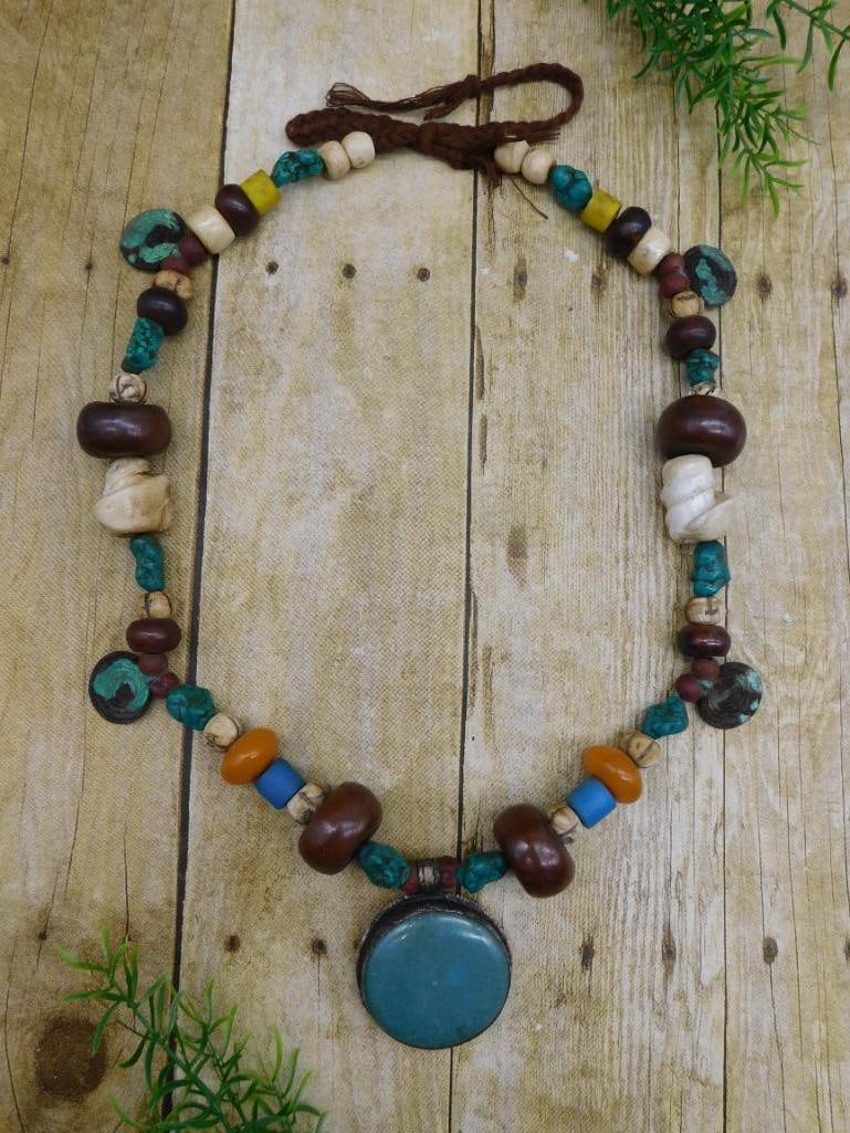 AFRICAN TRADE BEADS ROCK STONE LAPIDARY SPECIMEN: AFRICAN TRADE BEADS ROCK STONE LAPIDARY SPECIMEN