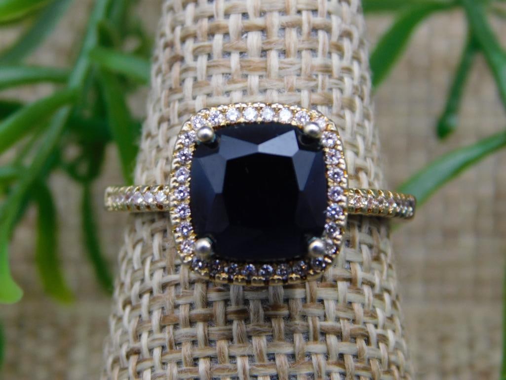 RING ROCK STONE LAPIDARY SPECIMEN: RING ROCK STONE LAPIDARY SPECIMEN