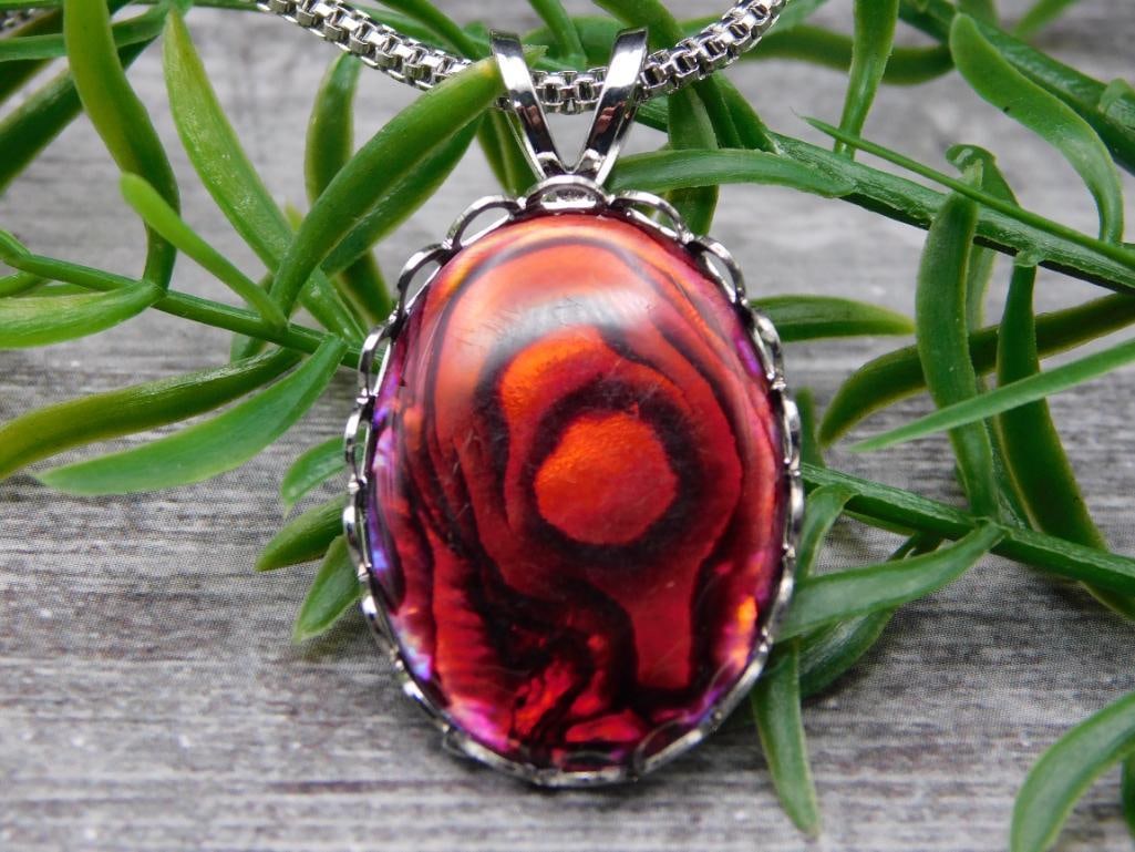 NECKLACE ROCK STONE LAPIDARY SPECIMEN: NECKLACE ROCK STONE LAPIDARY SPECIMEN