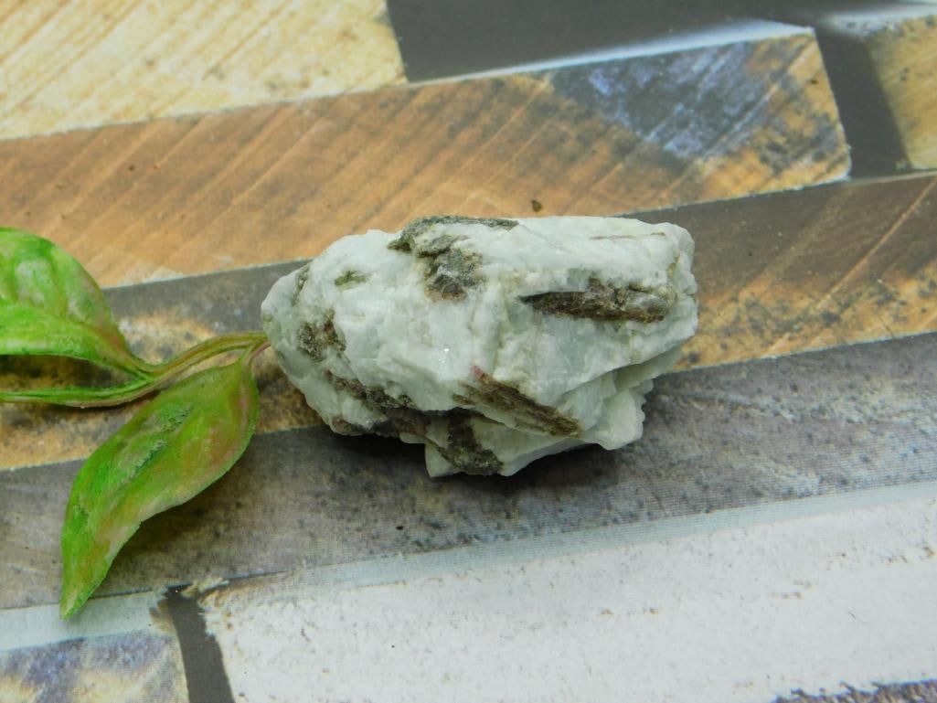 ROCK STONE LAPIDARY SPECIMEN: ROCK STONE LAPIDARY SPECIMEN