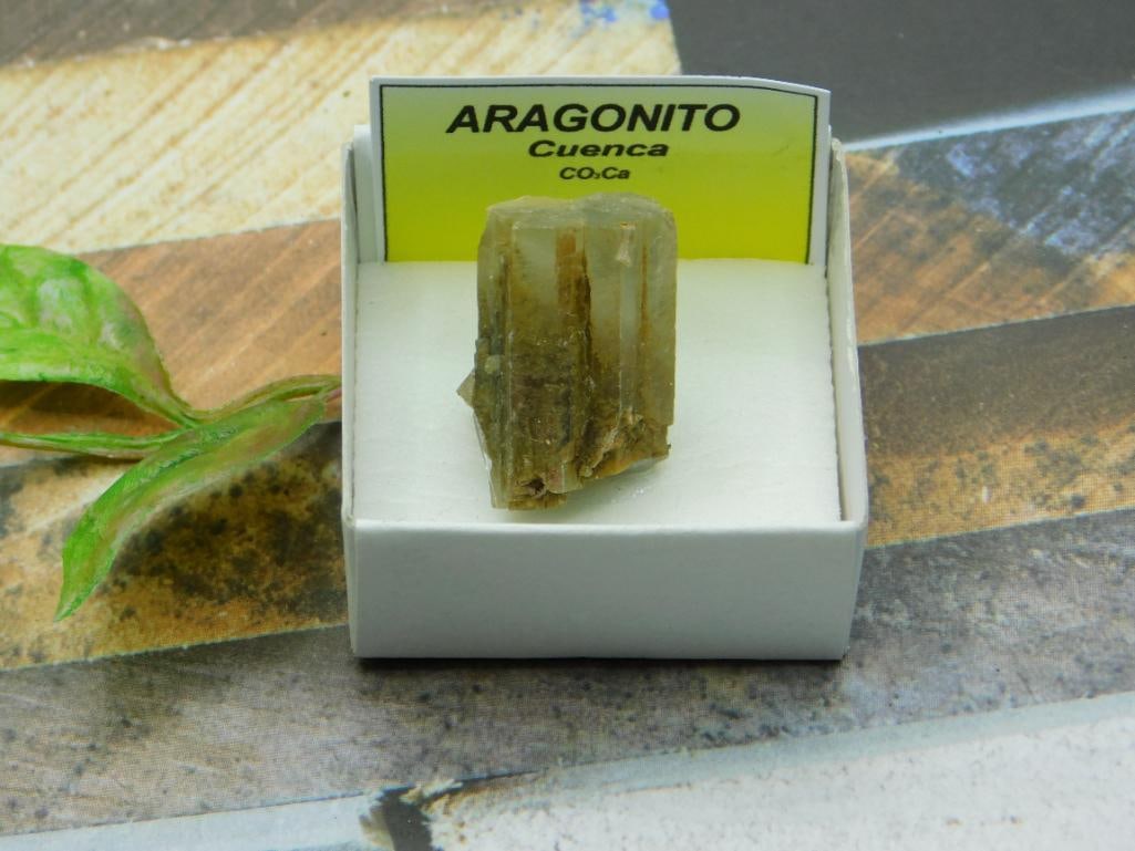 ARAGONITE ROCK STONE LAPIDARY SPECIMEN: ARAGONITE ROCK STONE LAPIDARY SPECIMEN