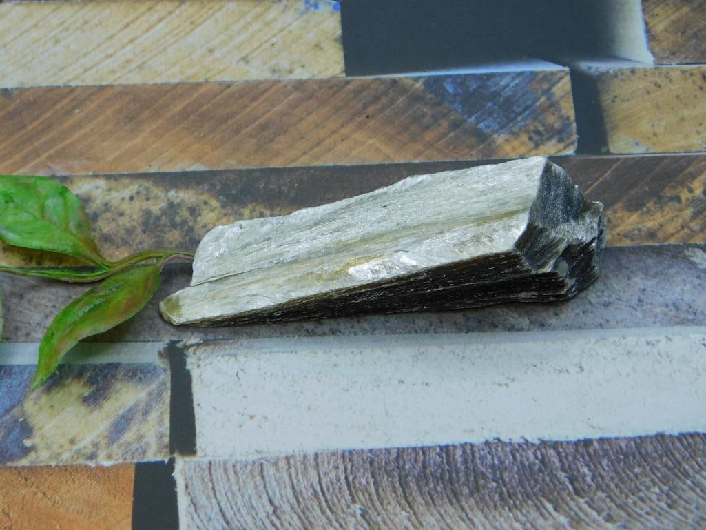 ROCK STONE LAPIDARY SPECIMEN: ROCK STONE LAPIDARY SPECIMEN